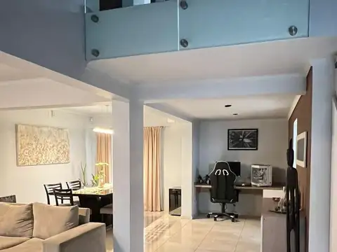 Casa 10 ambientes con 2 baños
