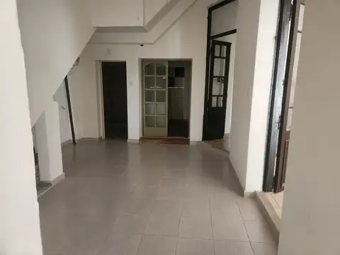Local en Alquiler 115m² La Mejor Ubicacion en Villa Mitre Ideal Deposito