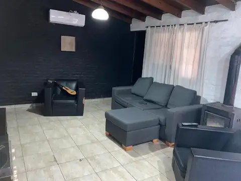 Casa 5 ambientes con 2 baños