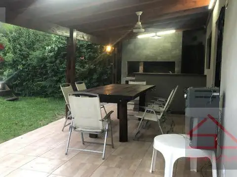 Casa 5 ambientes con 2 baños