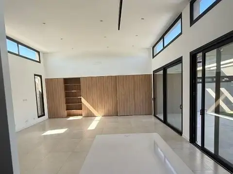CASA EN VENTA TERRAVISTA 3 DORMS ESCRITORIO FINANCIA ESTRENA