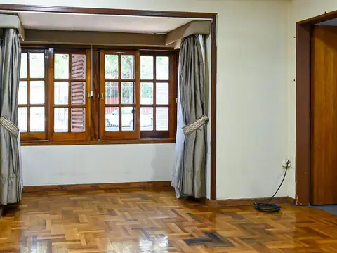 Casa en Venta con 4 cocheras