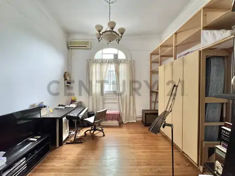 Romulo Naon 3500, Piso 0