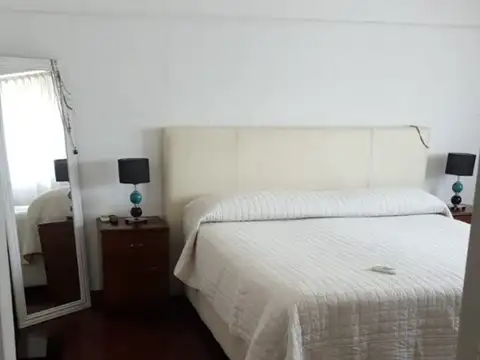 HERMOSA CASA ESTILO AMERICANA EN VENTA 3 DORMITORIOS, ESMERALDA 1700 -TEMPERLEY-