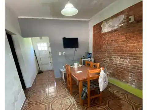 Casa 6 ambientes con 2 baños