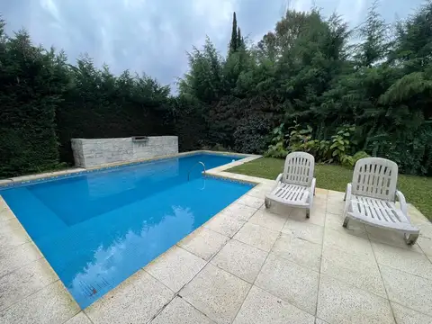 Casa en Venta con 4 cocheras