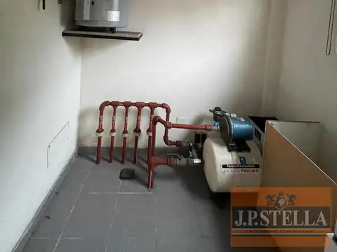 Casa en Venta con 4 cocheras
