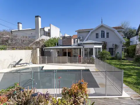Casona sobre Lote de 927,67 mts  