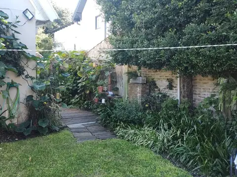 Casa 9 ambientes con 3 baños