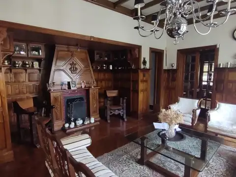 Casa 9 ambientes con 3 baños