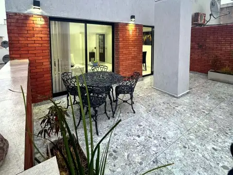 Departamento 2 ambientes reciclado con dos terraza.
