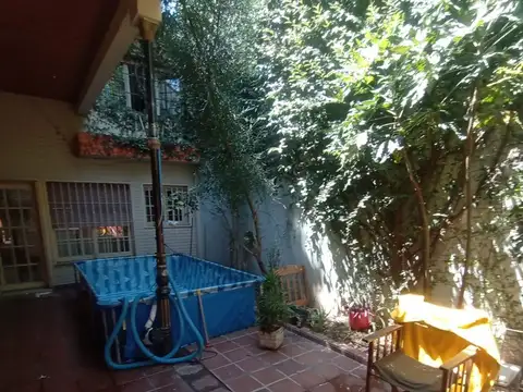 VENTA CASA EN 2 PLANTAS C/COCHERA FLORESTA NORTE