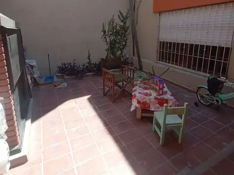 VENTA CASA EN 2 PLANTAS C/COCHERA FLORESTA NORTE