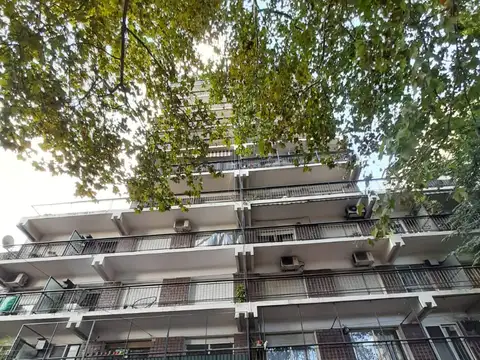 DEPARTAMENTO 2 AMBIENTES - EXCELENTE UBICACION -