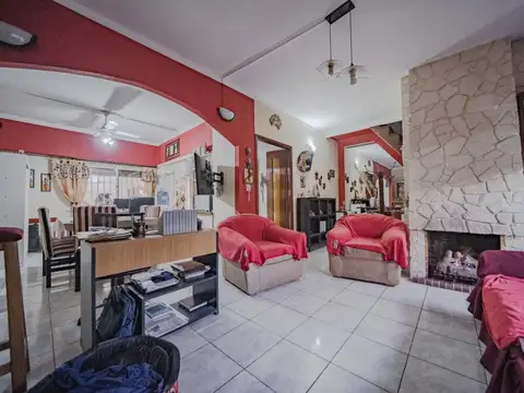 Casa en Venta con 3 cocheras