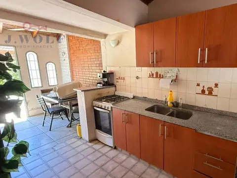Casa 4 ambientes con 1 baño