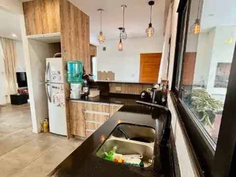 Casa en Alquiler con 1 cochera