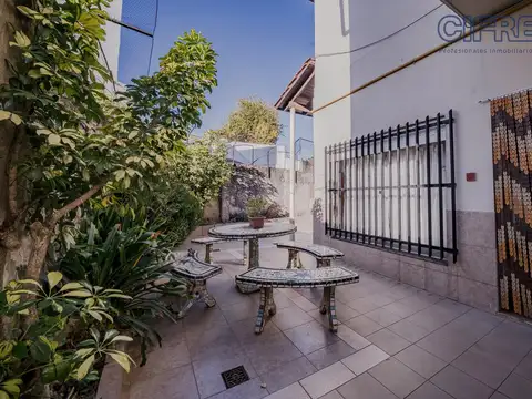 PH en Villa Pueyrredon, 4 Ambientes en 2 Plantas, 2 Baños y Doble Patio con Parrilla.