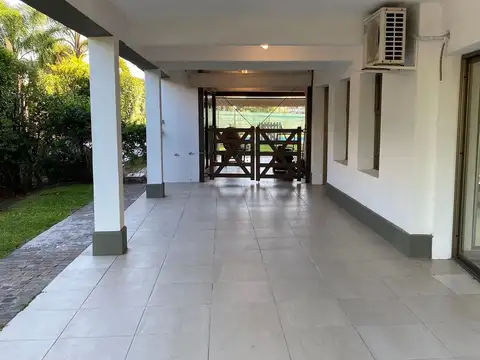 Casa 7 ambientes con 4 baños