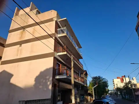 Importante Salon ! Santa Teresita Centro