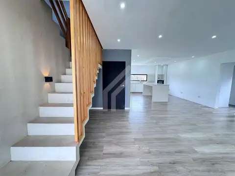 Casa en Alquiler en El Canton, USD 1.400