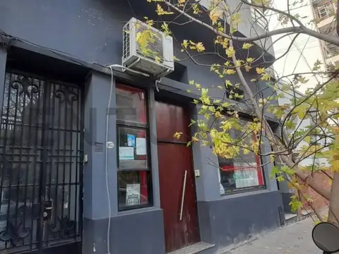 PH con local al frente y Terraza propia  