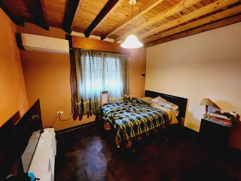 CASA 3 AMBIENTES COCHERA P/3 AUTOS - JARDIN ESCUCHA OFERTA