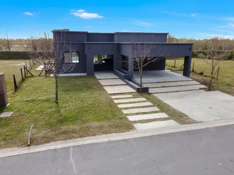 Venta Casa a estrenar 4 amb. Orientacion Norte