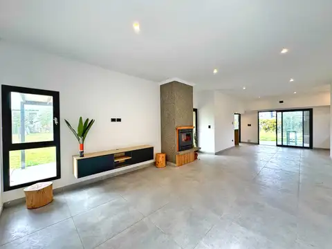 VENTA - Casa 2 dormitorios Roldan