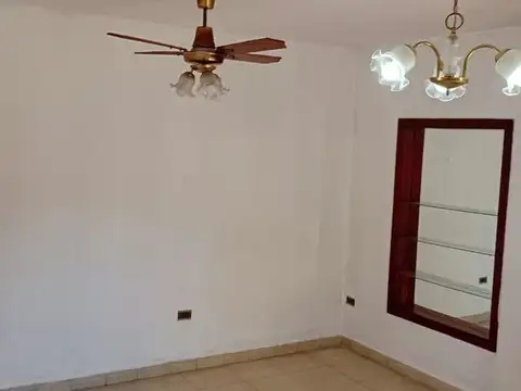 Departamento en Alquiler en Luis Guillon, $ 500.000