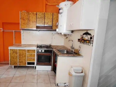 Casa 6 ambientes con 2 baños
