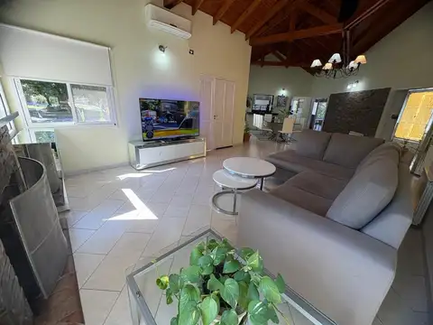 Casa 4 ambientes con 3 baños