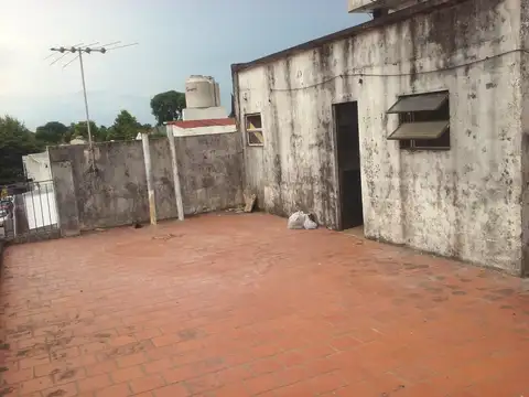 ### DEPARTAMENTO 2 AMBIENTES CON AMPLIA TERRAZA / SIN EXPENSAS / SAN MIGUEL ###