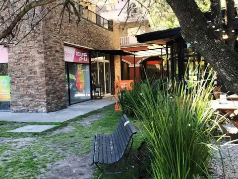 Local en Pueblo Caamaño.