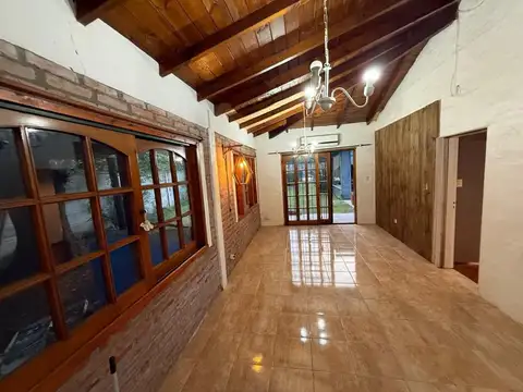 Casa en Alquiler con 1 cochera