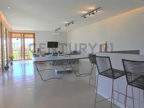 Casa 5 ambientes con 3 baños