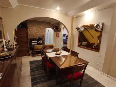 Depto Tipo Casa en Venta de 5 ambientes