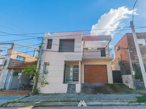 Venta de casa con 3 dormitorios en centro de Pando