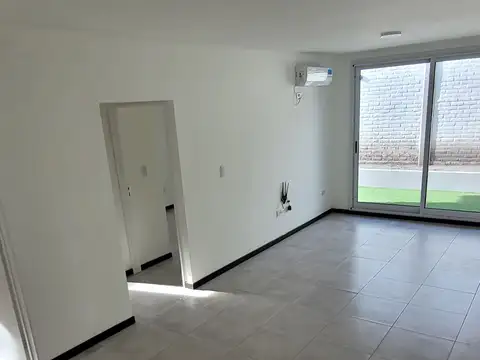 Moderno Departamento de 1 Dormitorio con Patio en Venta – Exclusiva Torre Mitre 2 - Planta Baja "C"