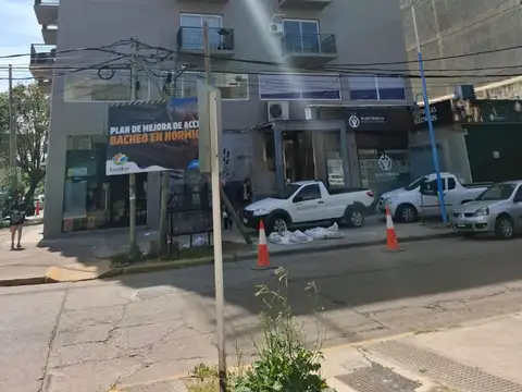 bernardo irigoyen 275 escobar. 200