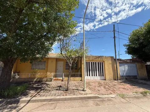 CASA EN VENTA EN PERGAMINO CON PATIO