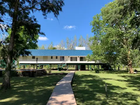 Isla con Importante Casa de 11has en Parana de las Palmas