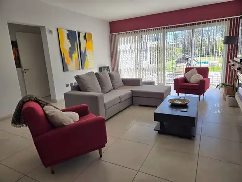 CASA CATEGORÍA CALLE AZCUÉNAGA LULUNTA 