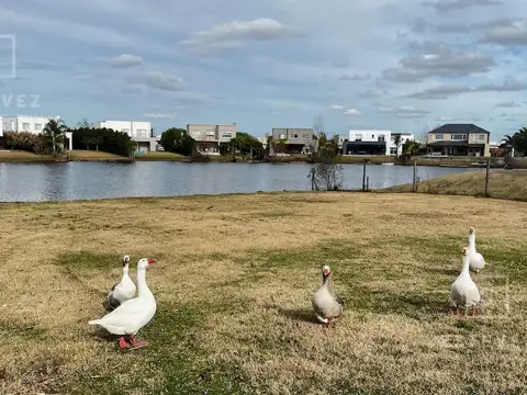 Lote a la laguna en venta, Barrio Norte, El Cantón, Escobar
