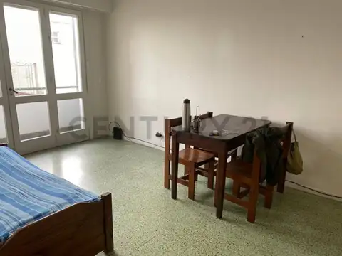 Av Colon 1500, Piso 8