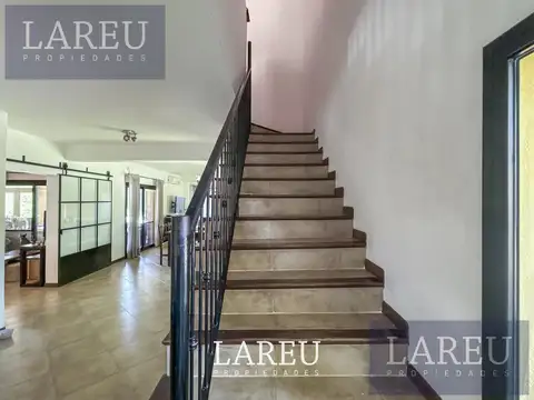 Casa 5 ambientes con 3 baños