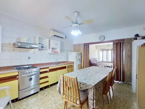 VENTA CASA MULTIFAMILIAR LOTE PROPIO CON PARRILLA