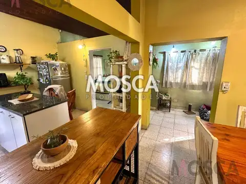 Casa 6 ambientes con 2 baños