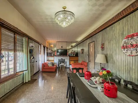 Casa 4 ambientes con 2 baños