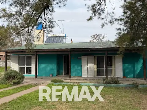 Casa con quincho pileta y local en Melincue